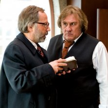 Gerard Depardieu e Fabrice Luchini nel film Potiche, di François Ozon.