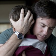 Jason Bateman in una tenera immagine della commedia Due cuori e una provetta