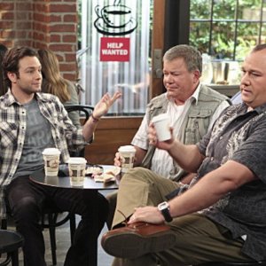 Jonathan Sadowski Will Sasso e William Shatner in $#*! My Dad Says nell'episodio Easy, Writer
