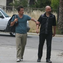 Michael Raymond-James e Maximiliano Hernandez in Terriers nell'episodio Agua Caliente