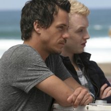 Michael Raymond-James e Noel Fisher in Terriers nell'episodio Missing Persons