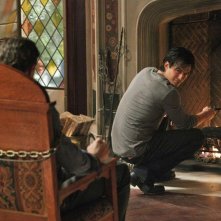 Damon (Ian Somerhalder) guarda Mason (Taylor Kinney) nell'episodio Plan B di Vampire Diaries