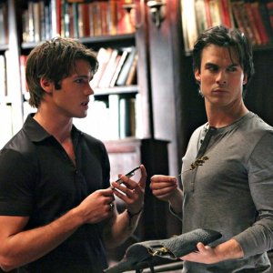 Jeremy (Steven R. McQueen) e Damon (Ian Somerhalder) nell'episodio Plan B di Vampire Diaries