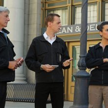 Gibbs (Mark Harmon), McGee (Sean Murray) e Ziva (Cote de Pablo) nell'episodio Cracked di N.C.I.S.