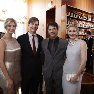 Ivanka Trump, Jared Kushner, Matthew Settle e Kelly Rutherford posano assieme per la serie Gossip Girl