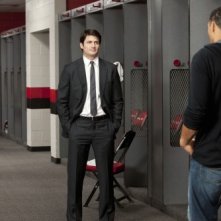 James Lafferty parla con Tony Gonzalez nell'episodio Mouthful of Diamonds di One Tree Hill