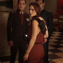 Leighton Meester, Ed Westwick e Chace Crawford nell'episodio War at the Roses di Gossip Girl