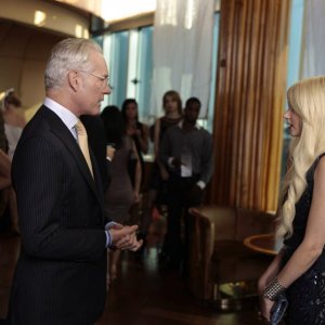 Tim Gunn parla con Jenny Humphrey (Taylor Momsen) nell'episodio Easy J di Gossip Girl