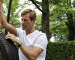 Aaron Eckhart nella tana del coniglio
