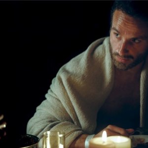 Andrew Lincoln in una scena dell'episodio Days Gone Bye di The Walking Dead