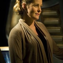 Gloria (Louise Lombard) in una scena dell'episodio Aftermath di Stargate Universe