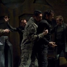 Lou Diamond Phillips ferma Justin Louis nell'episodio Aftermath di Stargate Universe