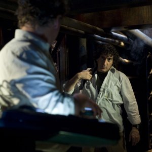 Patrick Gilmore (di spalle) e Peter Kelamis nell'episodio Awakenings di Stargate Universe