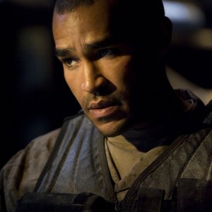 Un primo piano del Sgt. Greer (Jamil Walker Smith) nell'episodio Awakenings di Stargate Universe