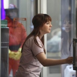 Amber Tamblyn in Dr House: Medical Division nell'episodio A Pox on Our House