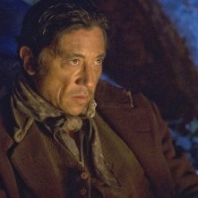 Carlos Bardem in una scena di Entre lobos