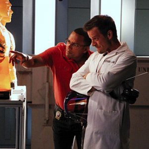 Carmine Giovinazzo e Hill Harper in CSI: New York,nell'episodio Hide Sight
