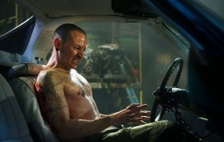 Chester Bennington interpreta Evan in una scena del film Saw 3D