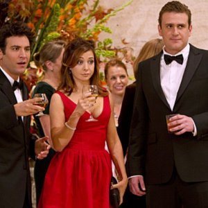 Josh Radnor, Alyson Hannigan e Jason Segel nell'episodio Natural History di How I Met Your Mother
