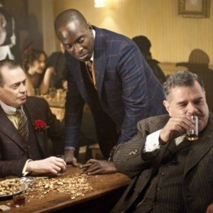 Steve Buscemi e Michael K. Williams in una scena dell'episodio 'Home' di Boardwalk Empire