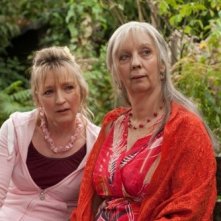 Lesley Manville e Ruth Sheen nel film Another Year