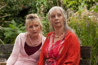 Lesley Manville e Ruth Sheen nel film Another Year
