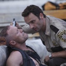 Andrew Lincoln e Michael Rooker nell'episodio Una via d'uscita di The Walking Dead