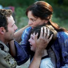 Chandler Riggs, Sarah Wayne Callies ed Andrew Lincoln nell'episodio Bentornato papà di The Walking Dead
