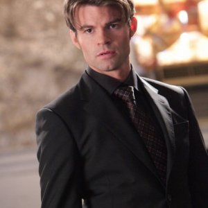 Daniel Gillies interpreta Elijah nell'episodio Rose di Vampire Diaries