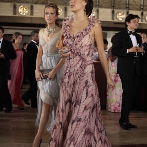Juliet (Katie Cassidy) e Vanessa (Jessica Szohr) nell'episodio Juliet Doesn't Live Here Anymore di Gossip Girl