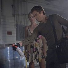 Julia Stiles e Michael C. Hall in una scena dell'episodio Everything is Illumenated della quinta stagione di Dexter