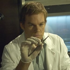 Michael C. Hall in una scena dell'episodio Circle Us della quinta stagione di  Dexter