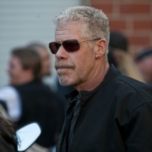 Ron Perlman in Sons of Anarchy nell'episodio Turas