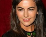 Camilla Belle gioca con le zebre