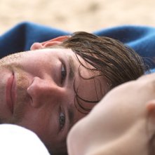 Liam Browne in un intenso primo piano dal film Brilliantlove