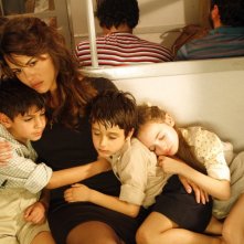 Bianca Guaccero con i suoi bambini nella fiction Mia madre