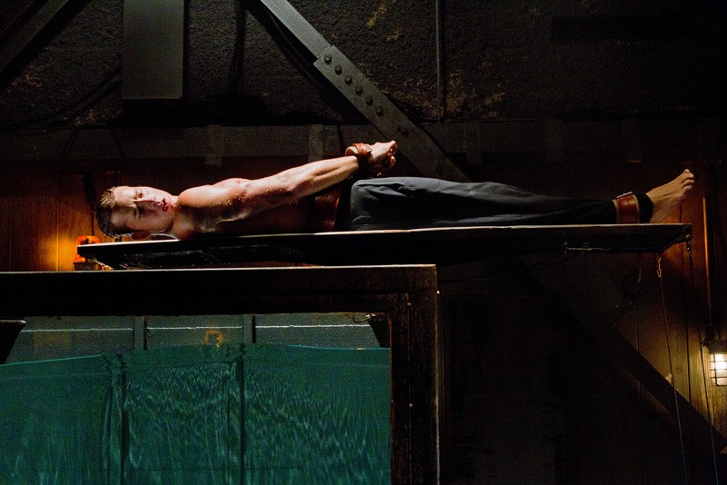Freccia Verde Justin Hartley Tenuto Prigioniero In Una Scena Dell Episodio Patriot Di Smallville 182780