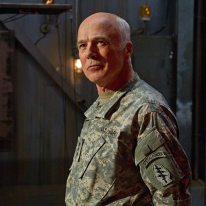 Il Col. Slade (Michael Hogan) in una scena dell'episodio Patriot di Smallville