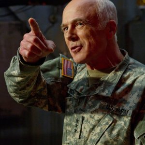 Il Colonnello Slade (Michael Hogan) nell'episodio Patriot di Smallville