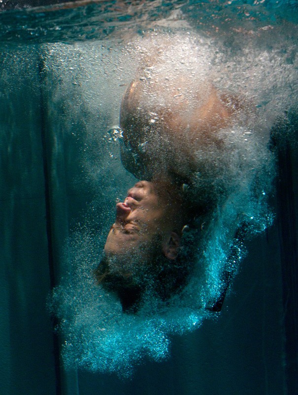 Justin Hartley Immerso In Acqua In Una Scena Dell Episodio Patriot Di Smallville 182782