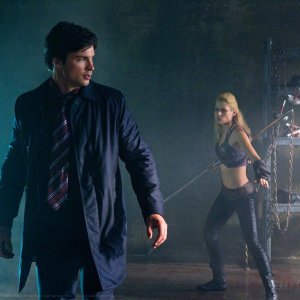 Tom Welling affronta una ragazza nell'episodio Abandoned di Smallville