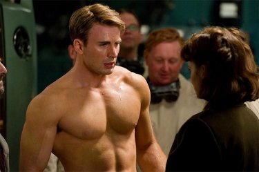 Chris Evans in una scena del film Captain America: il primo vendicatore