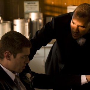 Jamil Walker Smith parla con Brian J. Smith nell'episodio Cloverdale di Stargate Universe