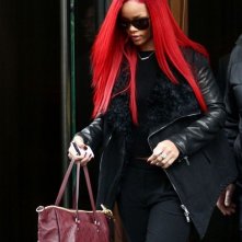 Rihanna lascia il suo hotel di New York