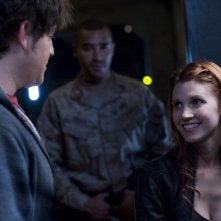 David Blue, Jamil Walker Smith e Julie McNiven nell'episodio Trial and Error di Stargate Universe