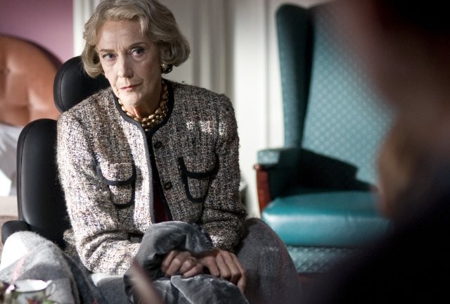 Eileen Atkins in una scena di Wild Target