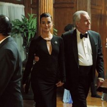 Gli eleganti Cote de Pablo e Robert Wagner nell'episodio Broken Arrow di NCIS