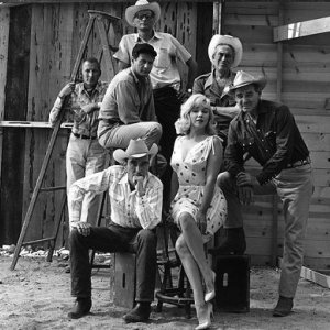 Il cast de Gli spostati