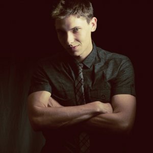 Kyle Mac è Leonardo Wilson nella serie Valemont