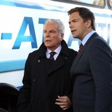 Padre (Robert Wagner) e figlio (Michael Weatherly) nell'episodio Broken Arrow di NCIS: Unità anticrimine
